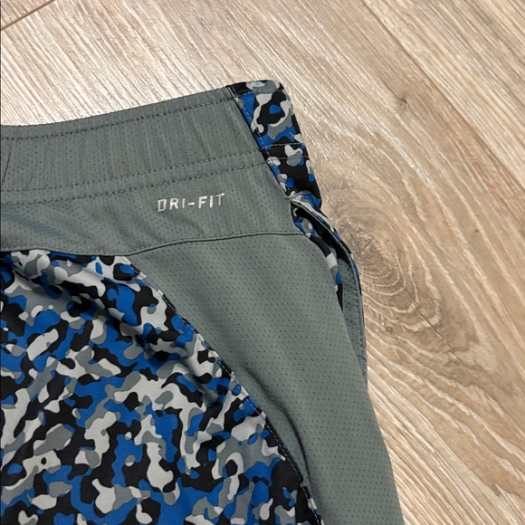 Boys Medium Nike Dri-FIT royal blue and gray camo shorts a tank set - Picture 9 of 11